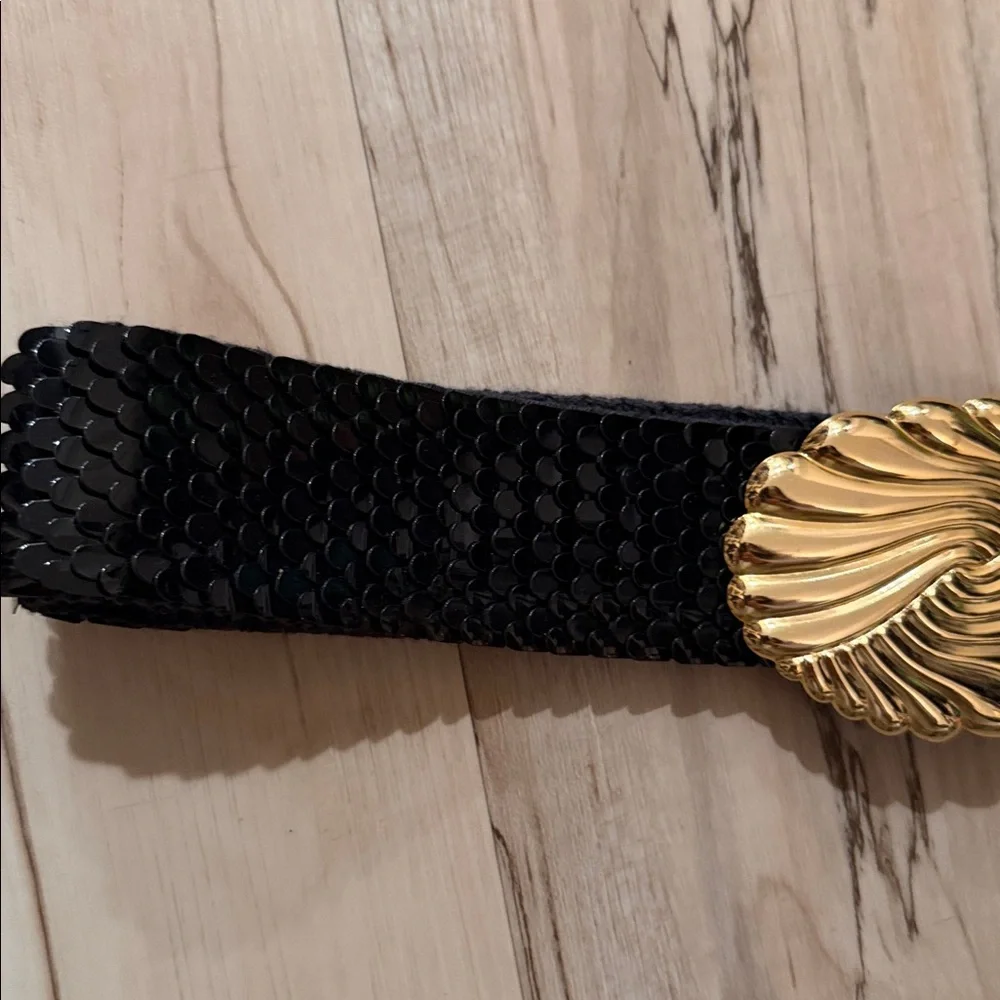 Vtg Black Fish Scaled Stretch Belt with Gold Swirl Buckle, Sz Xsmall/ Small - Picture 3 of 6